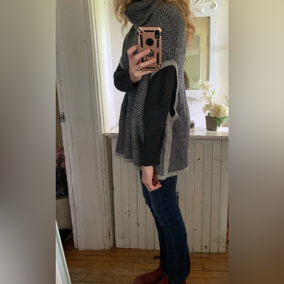 Women’s navy blue and silver knit Gap Turtle Neck Poncho size Medium - Picture 7 of 12